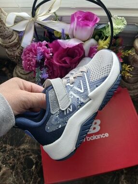 New Balance Rave Run V2 BungeeAthletic/Summer Shoes Size 11C Unisex